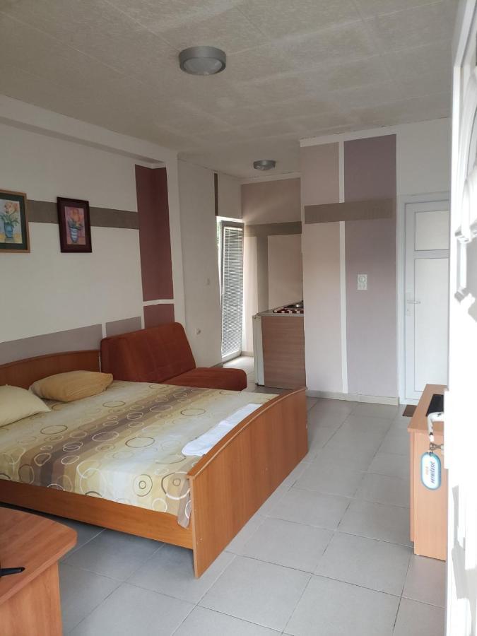 Apartments Petricevic Sutomore Eksteriør bilde